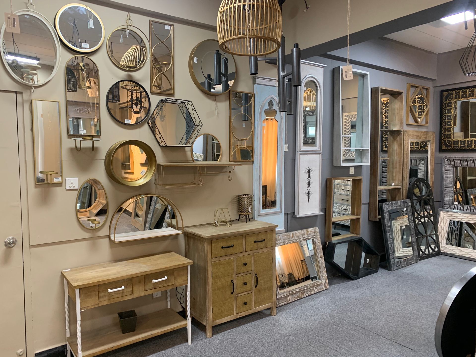 A Hotel Mirror Is Not Just a Decorative Product: What Project Buyers Really Need from a Hospitality Mirror Supplier